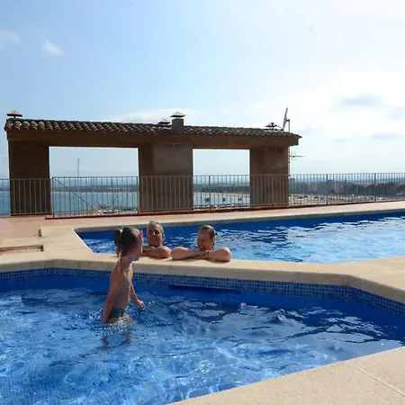 Beachfront In Spain With Pool Appartement